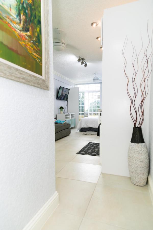 Choose To Be Happy At Seymour # 9 And #16 - Studio Apartments Кингстън Екстериор снимка
