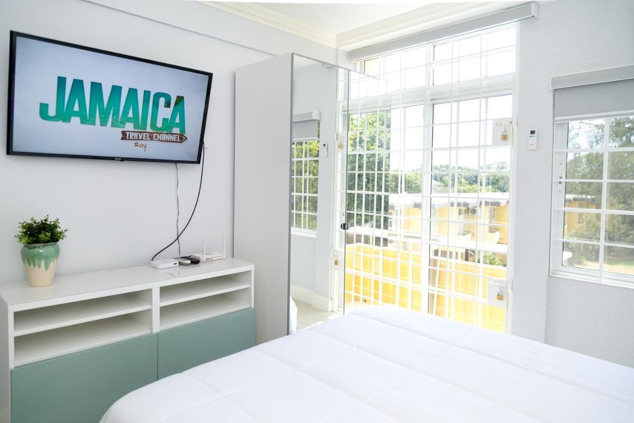 Choose To Be Happy At Seymour # 9 And #16 - Studio Apartments Кингстън Екстериор снимка