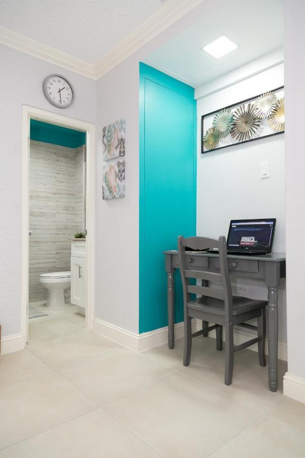 Choose To Be Happy At Seymour # 9 And #16 - Studio Apartments Кингстън Екстериор снимка