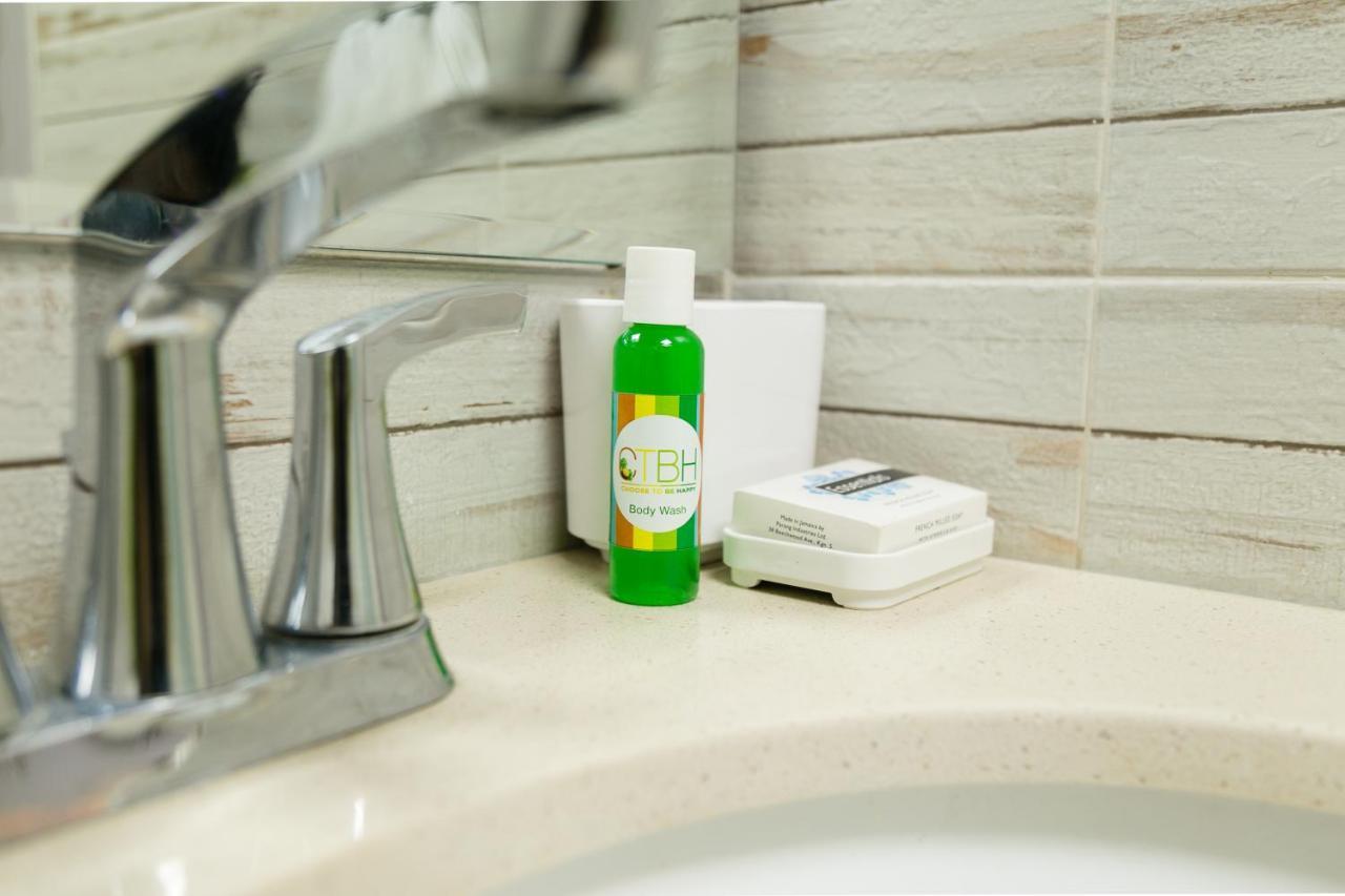 Choose To Be Happy At Seymour # 9 And #16 - Studio Apartments Кингстън Екстериор снимка