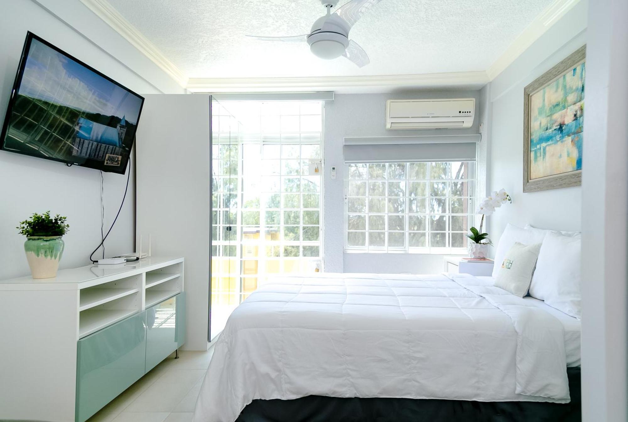 Choose To Be Happy At Seymour # 9 And #16 - Studio Apartments Кингстън Екстериор снимка
