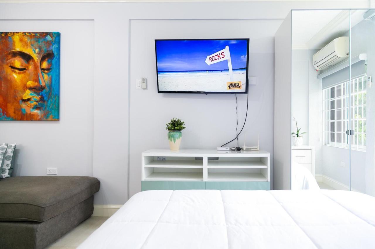 Choose To Be Happy At Seymour # 9 And #16 - Studio Apartments Кингстън Екстериор снимка