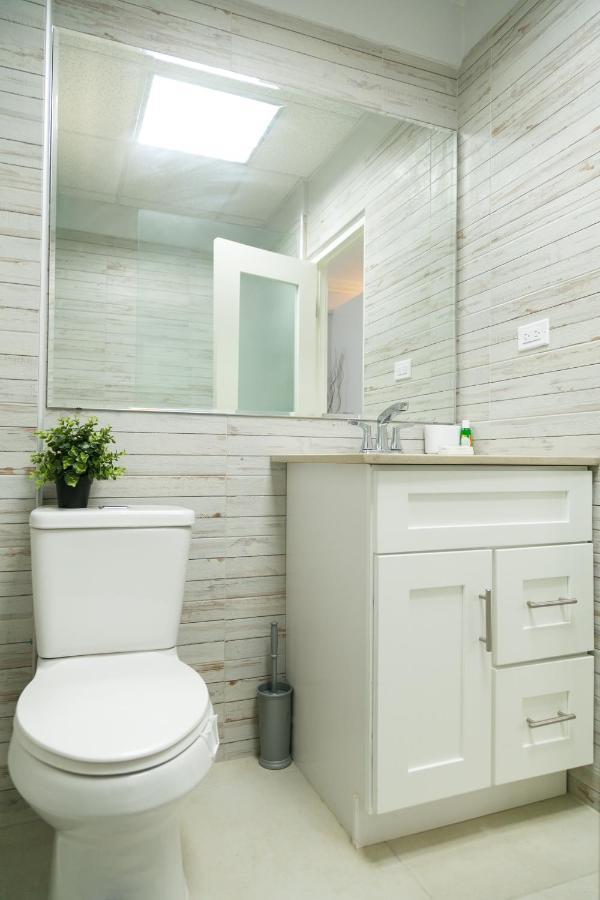 Choose To Be Happy At Seymour # 9 And #16 - Studio Apartments Кингстън Екстериор снимка